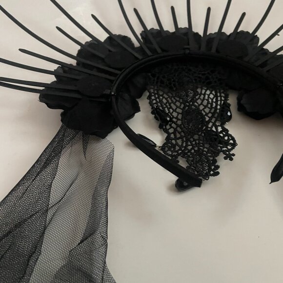 Gothic Black Halo Crown With Veil - Picture 12 of 14